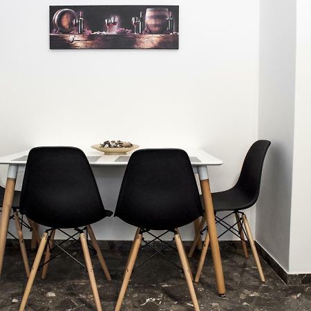 Modern Flat, Vibrant And Excellent Spot!! Daire Atina Dış mekan fotoğraf