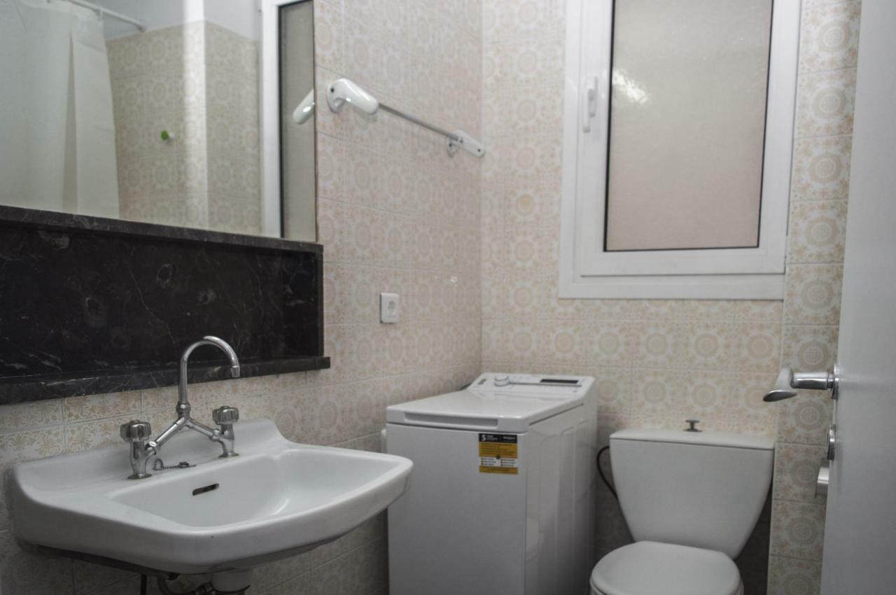 Modern Flat, Vibrant And Excellent Spot!! Daire Atina Dış mekan fotoğraf